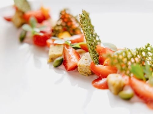 Contemporary dish at George&rsquo;s restaurant in Saint-Martin-de-R&eacute;