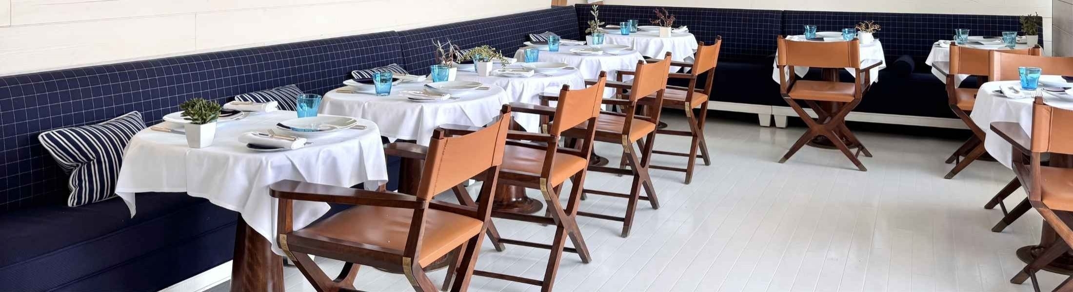 George&rsquo;s restaurant dining room, Saint-Martin-de-R&eacute;